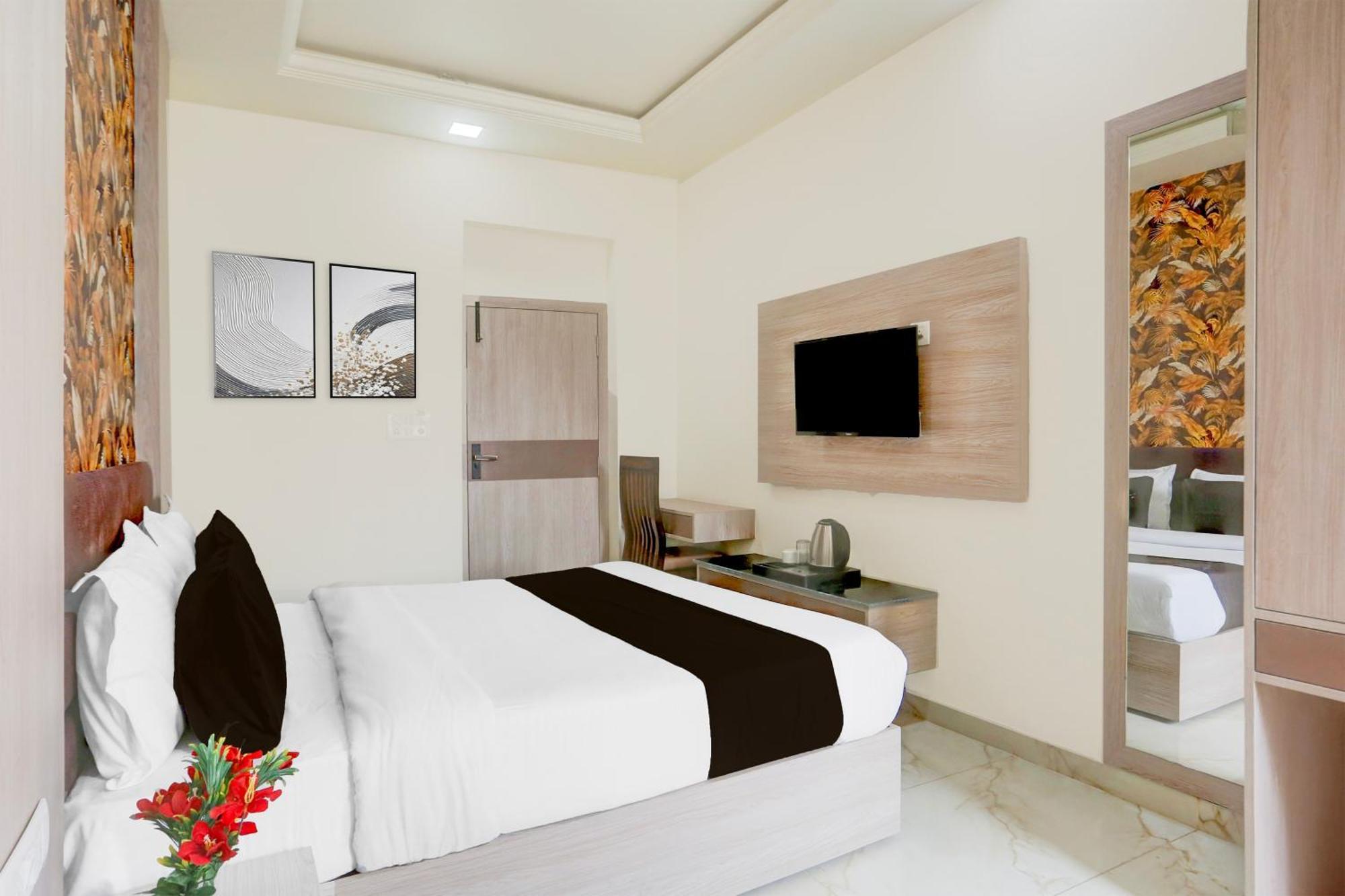 Hotel Collection O The Vidya Grand Rudrapur Exterior foto